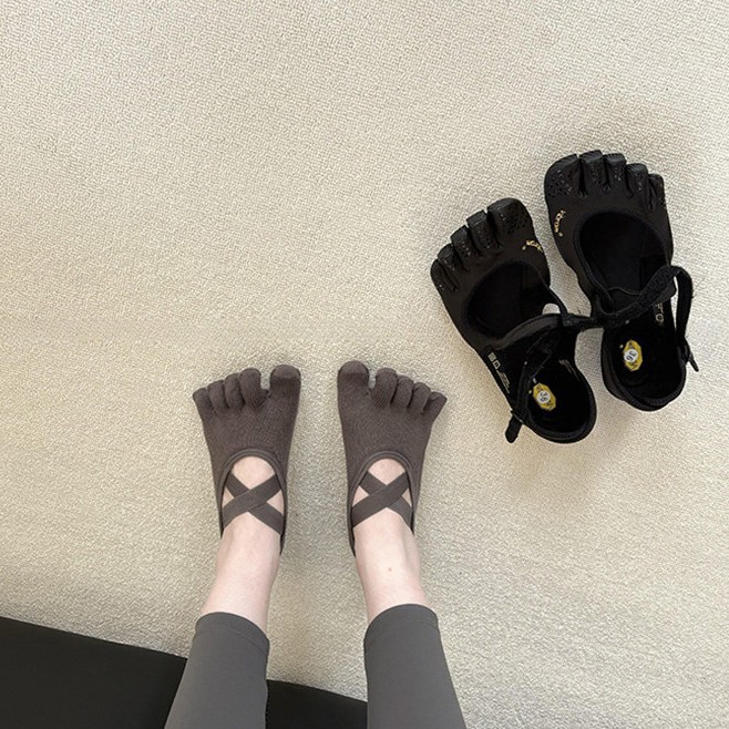 女性用クロスストラップ5本指ヨガソックス滑り止めシリコングリ - Grip Sock Yoga のレビューと価格