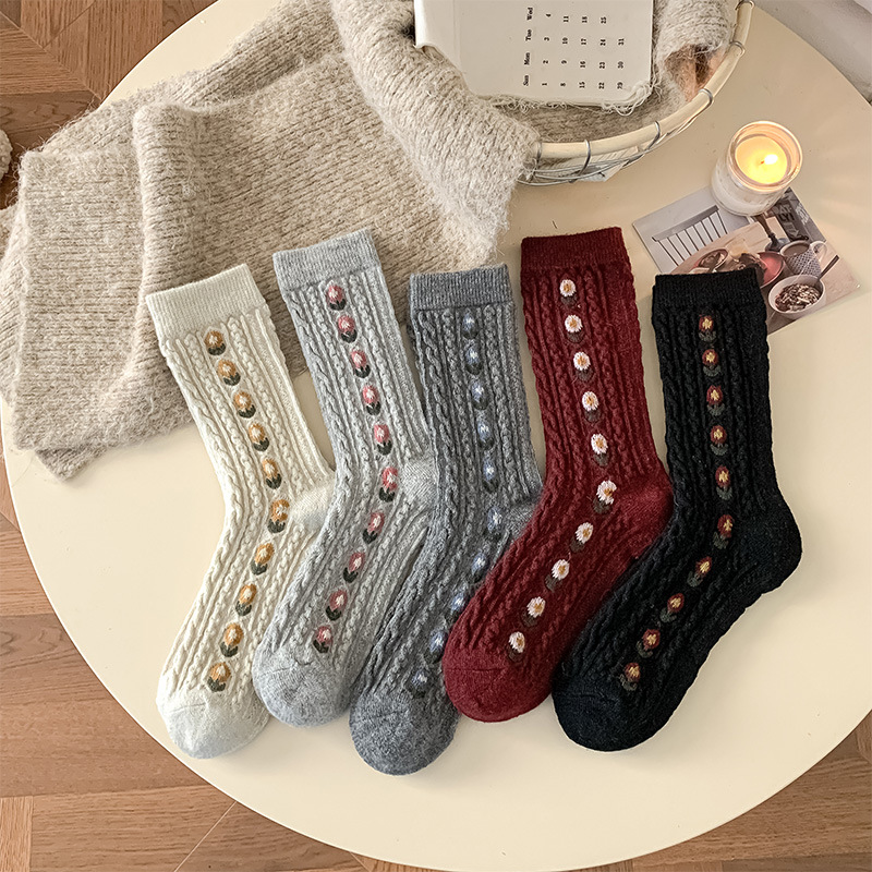 韓国風スイートフローラルウールミッドカーフソックスケーブルニ - Boot Sock Slouchy のレビューと価格